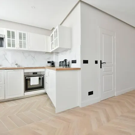 Eiffel Tower View 1br Newly Renovated And Bright *